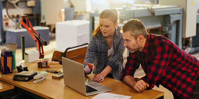 Two Print Service Providers discussing a blog on screen